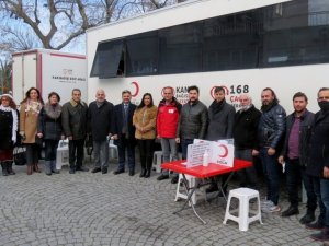 AK Partililer kan bağışladı