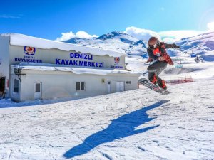 Denizli Kayak Merkezi’nde kar kalınlığı 160 santimetreyi buldu
