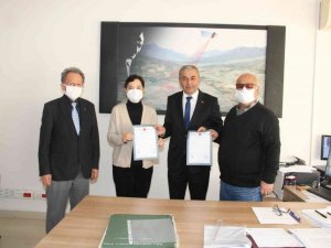 Hayırsever kardeşler arsalarını belediyeye bağışladı