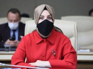 AK Parti Trabzon Milletvekili Bahar Ayvazoğlu: "Trabzon’da yaşıyorlar ama bu şehre turist olmuşlar"