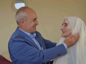 Başkan Akgün’ün anne acısı