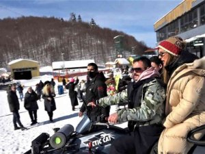 Demet Akalın konsere kar motoruyla geldi