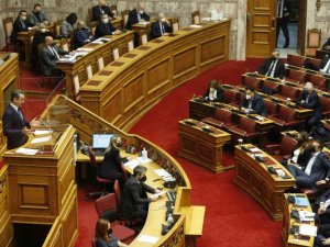 Yunanistan meclisinden Miçotakis hükümetine güvenoyu