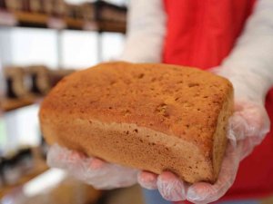 Efeler’in karakılçık ekmeği Efe Bakkal raflarında yerini aldı