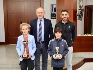 Didim Belediye Başkanı Atabay şampiyon tenisçileri ağırladı