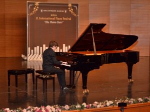 Piyanonun yıldızları Bursa’da sahne aldı