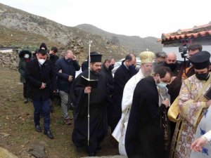 Yunanistan Dışişleri Bakan Yardımcısı Katsaniotis Gökçeada’da Aziz Trifonos Kilisesi’nde düzenlenen ayine katıldı