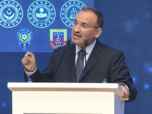 Adalet Bakanı Bozdağ: “Bir kadını 15 yerinden bıçaklayana adli kontrol şartı verildiğinde yüreğim yanıyor”