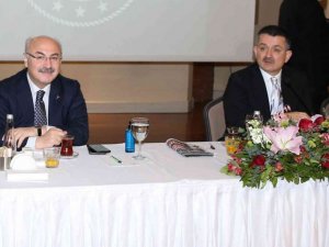 Bakan Pakdemirli: "Vatandaş, zor koşullarda yöneticileri yanında görmek istiyor"