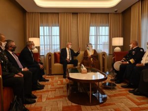 İsrail Savunma Bakanı Gantz’den Bahreyn’e tarihi ziyaret