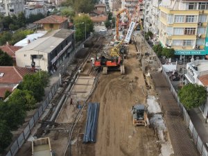 Aydın Büyükşehir’in Nazilli’deki meydan projesinin yapımı sürüyor