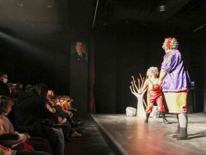 Aydın Büyükşehir Belediyesi Şehir Tiyatrosu çocuk oyunu ile perdelerini açtı