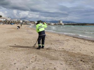 Didim’de sahillerde temizlik çalışması yapıldı