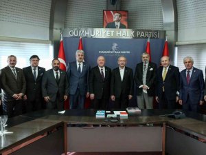 TGK, medyanın sorunları raporunu CHP Lideri Kılıçdaroğlu’na sundu