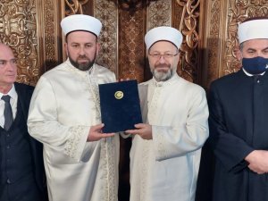 Diyanet İşleri Başkanı Erbaş, Karadağ İslam Birliği Başkanı Rıfat Feyziç’e Menşur verdi