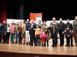 ‘Papaz Kaçtı’ izleyicisini kahkahaya boğdu