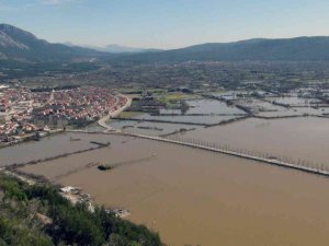 Burası ne deniz, ne göl, tütün tarlası