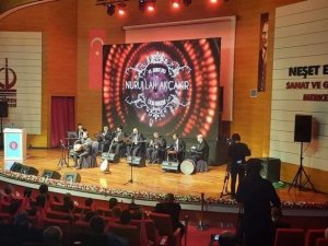 Erzurumlu halk müziği sanatçısı Nurullah Akçayır’ın 41. sanat yılı özel konserine büyük ilgi
