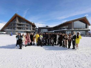 Erciyes Dağı’nda -17 derecede kürk defilesi