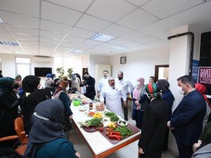 AK Partili Çam’dan Pursaklar Belediyesi Hanım Evleri’ne ziyaret