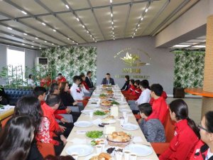 Gençlik Spor İl Müdürü Fillikçioğlu, başarılı sporcularla bir araya geldi