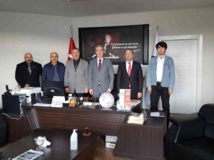 Türk Dünyası Dayanışma ve Yardımlaşma Derneği yönetimi Dekan Akkoyun ile görüştü