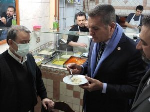 Mustafa Sarıgül esnaf lokantasında pilav yedi