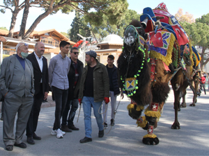 Başkan Ertürk’ten geleneksel deve güreşine davet