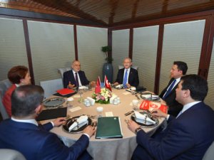 Ankara’da buluşan altı parti liderinin görüşmesi başladı