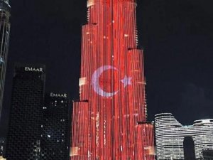Cumhurbaşkanı Erdoğan’ın BAE ziyareti öncesi Burj Khalifa’ya Türk bayrağı yansıtıldı