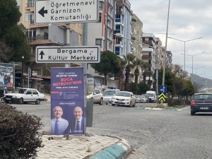 Bergama’da metro afişlerinin toplatıldığı iddiasına açıklama: “Afişler kondukları yerde duruyor”