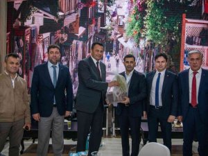 Fuarda Kuşadası Standına "En başarılı ekip" ödülü