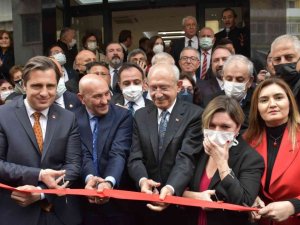 Kılıçdaroğlu, İzmir’de il binasını açtı