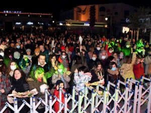 Kusadalılar sevgililer gününü Ayhan Sicimoglu ve Latin all stars ile kutladı