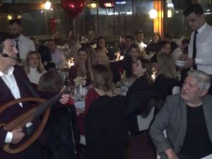 Coşkun Sabah Sevgililer Günü’nde Bursa’da sahne aldı