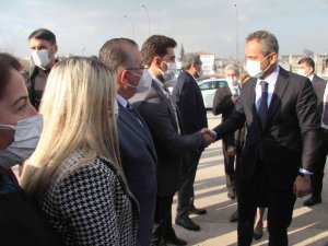 Bakan Özer’den AK Parti Gaziantep’e ziyaret