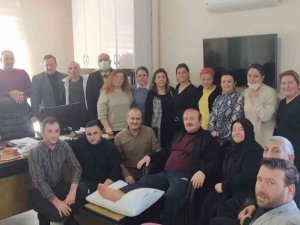 Kırık ayağıyla personelini yalnız bırakmadı