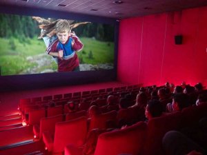 Vali Aksoy, "Kesişme: İyi ki Varsın Eren" filmini öğrencilerle birlikte izledi