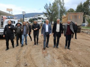 Didim’de sıcak asfalt çalışması devam ediyor