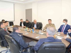 Vali Pehlivan, Cizre’de mahalle muhtarlarıyla bir araya geldi