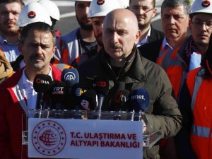 Ulaştırma ve Altyapı Bakanı Adil Karaismailoğlu, 1915 Çanakkale Köprüsünü yürüyerek geçti