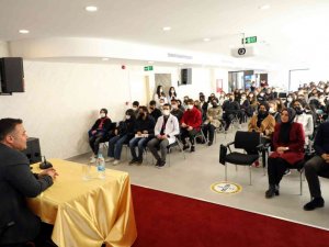 Başkan Yücel etüt merkezinde öğrencilerle buluştu