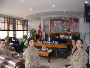 Başkan Yaman ziyaretçilerini makamında ağırladı