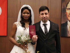 Vasiyeti yerine getiren aileye Afrika’dan 3. gelin geldi