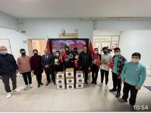 “Bir Kitap Bir Çocuk” ile Gümüşlük Ortaokulu’na “Bin 500” Kitap