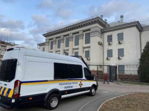 Rusya Kiev Büyükelçiliğindeki bayrağını indirdi