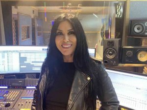 Ünlü türkücü Nur Ertürk yeni tekli parçası için çalışmalara başladı