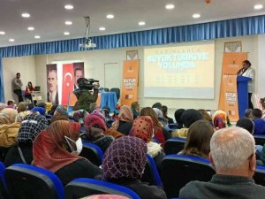 AK Parti’den ’Kadın Emeği, Türkiye’nin İstikbali Buluşmaları’ konferansı verildi