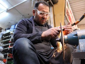 Zeytinde budama sezonu başladı, bıçakçılarda yoğunluk arttı