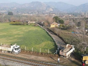 Efeler’in yol ekipleri çalışmalarını sürdürüyor